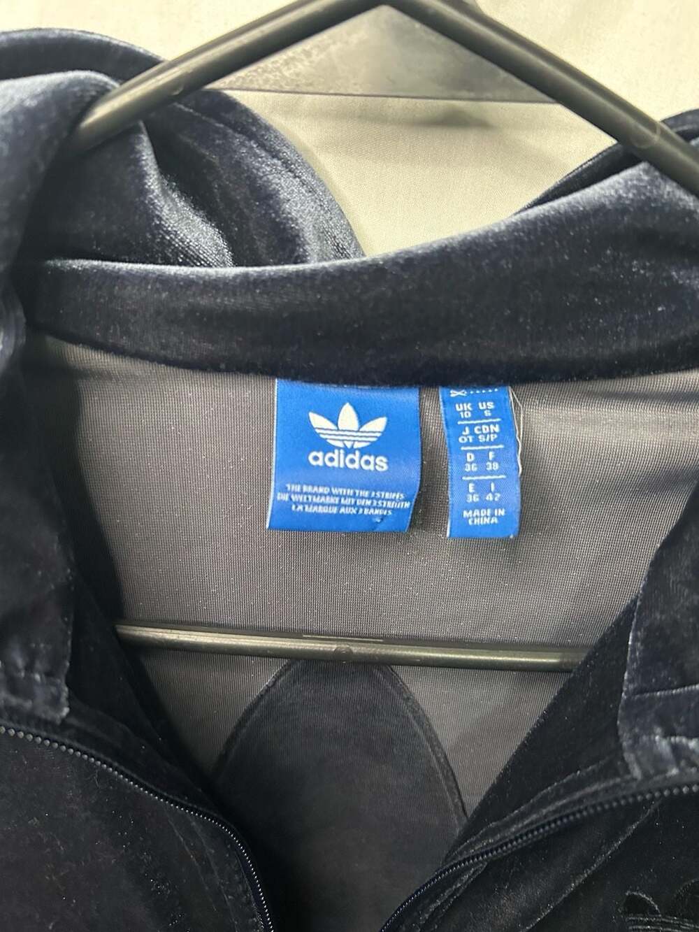 Adidas Originals Women's Velvet Vibes SST Track Jacket Black Size S - Picture 2 of 3